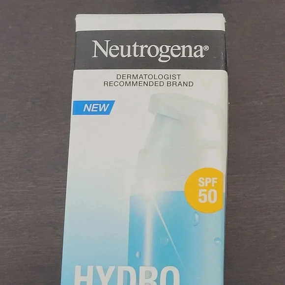 Neutrogena Hydro Boost Hyaluronic Acid Moisturizer With Sunscreen SPF 50  14CT - Picture 3 of 5